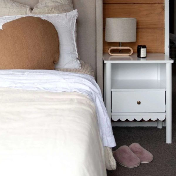 Aela Bedside Table